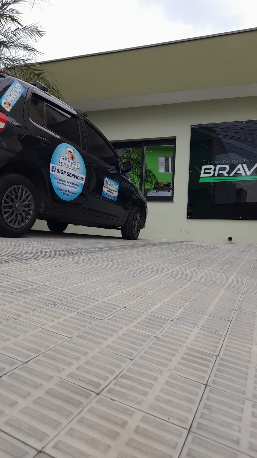 Viatura identificada da SIGP Serviços atendendo a Bravos Transportes e Locação