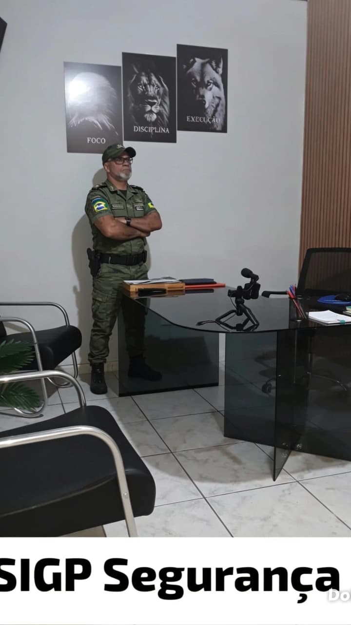 Vigilante uniformizado da SIGP Serviços na base operacional